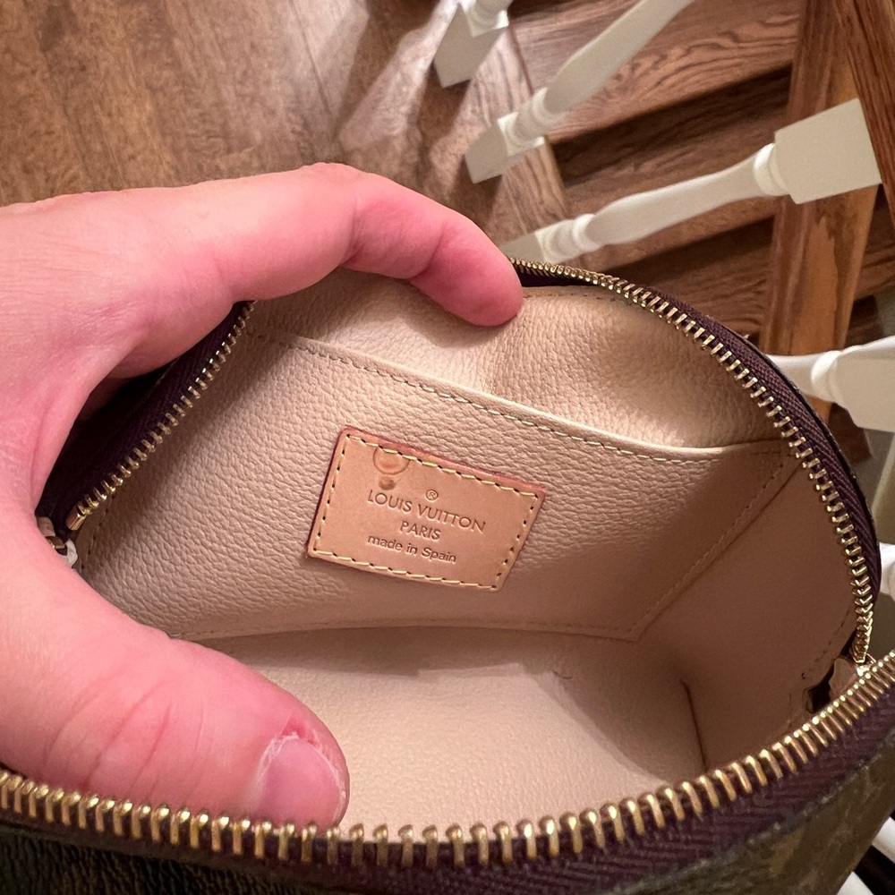 Louis Vuitton Small Cosmetics Pouch - Picture 5 of 6